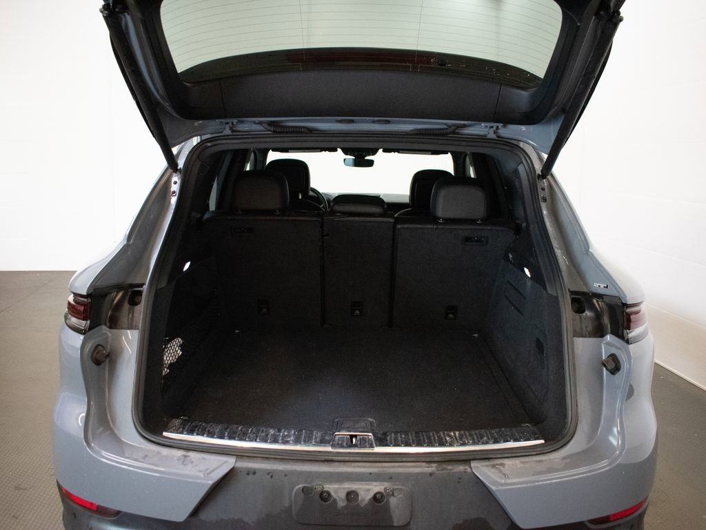 Certified 2024 Porsche Cayenne AWD/4WD image 13