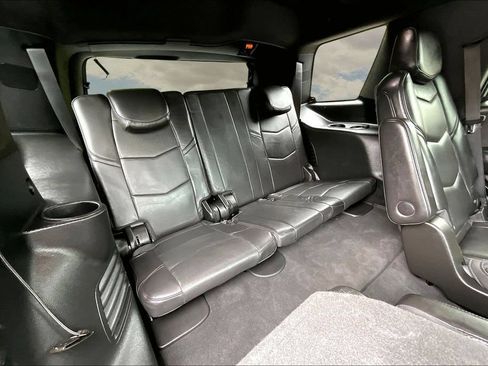 Used 2020 Cadillac Escalade Platinum RWD image 26