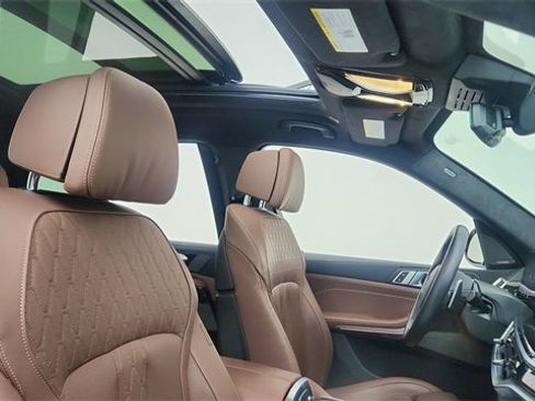 Used 2025 BMW X7 M60i image 22