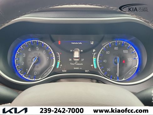Used 2020 Chrysler Pacifica Touring-L Plus FWD image 27