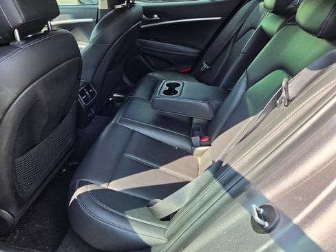 Used 2022 Genesis G70 2.0T RWD image 8