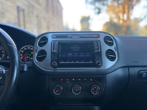 Used 2017 Volkswagen Tiguan S image 18