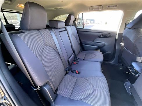 Used 2024 Toyota Highlander XLE image 18