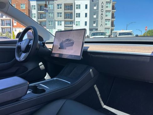 Used 2022 Tesla Model 3 Long Range AWD/4WD image 29