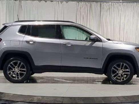 Used 2019 Jeep Compass Latitude image 11