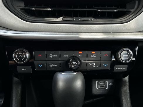Used 2025 Jeep Compass Limited AWD/4WD image 21