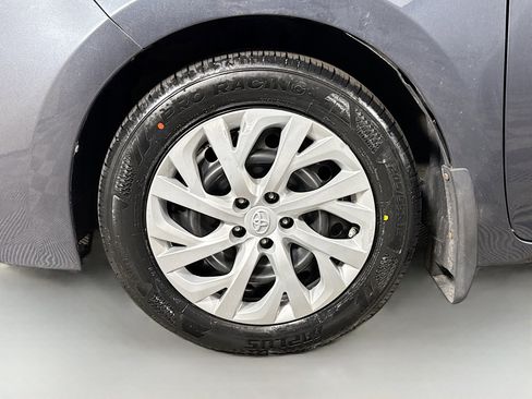 Used 2018 Toyota Corolla LE w/ Carpet Mat Package (TMS) FWD image 37