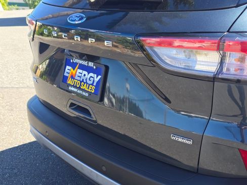 Used 2022 Ford Escape SEL w/ Technology Package FWD image 13