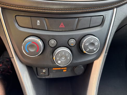 Used 2019 Chevrolet Trax LT AWD/4WD image 23