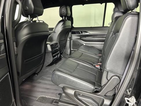 Used 2023 Jeep Wagoneer L Series III w/ Convenience Group I AWD/4WD image 34