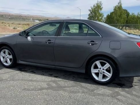 Used 2012 Toyota Camry SE FWD image 6