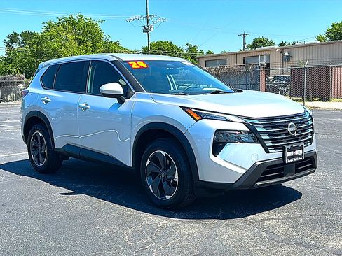 Used 2024 Nissan Rogue SV FWD image 10