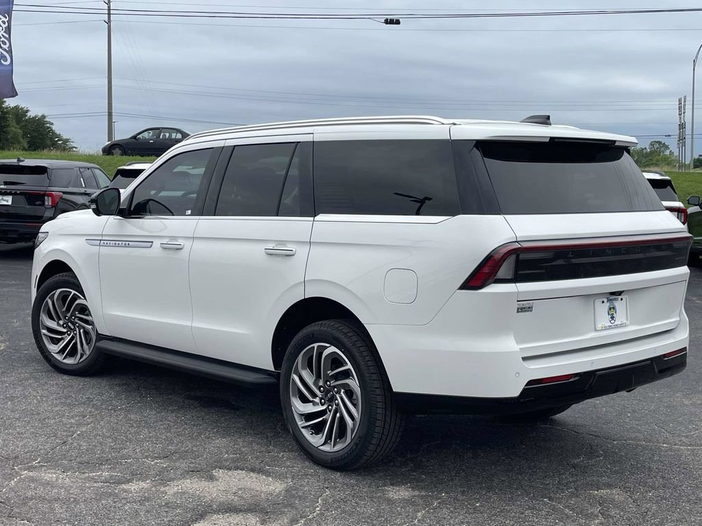 New 2026 Lincoln Navigator Premiere AWD/4WD image 5