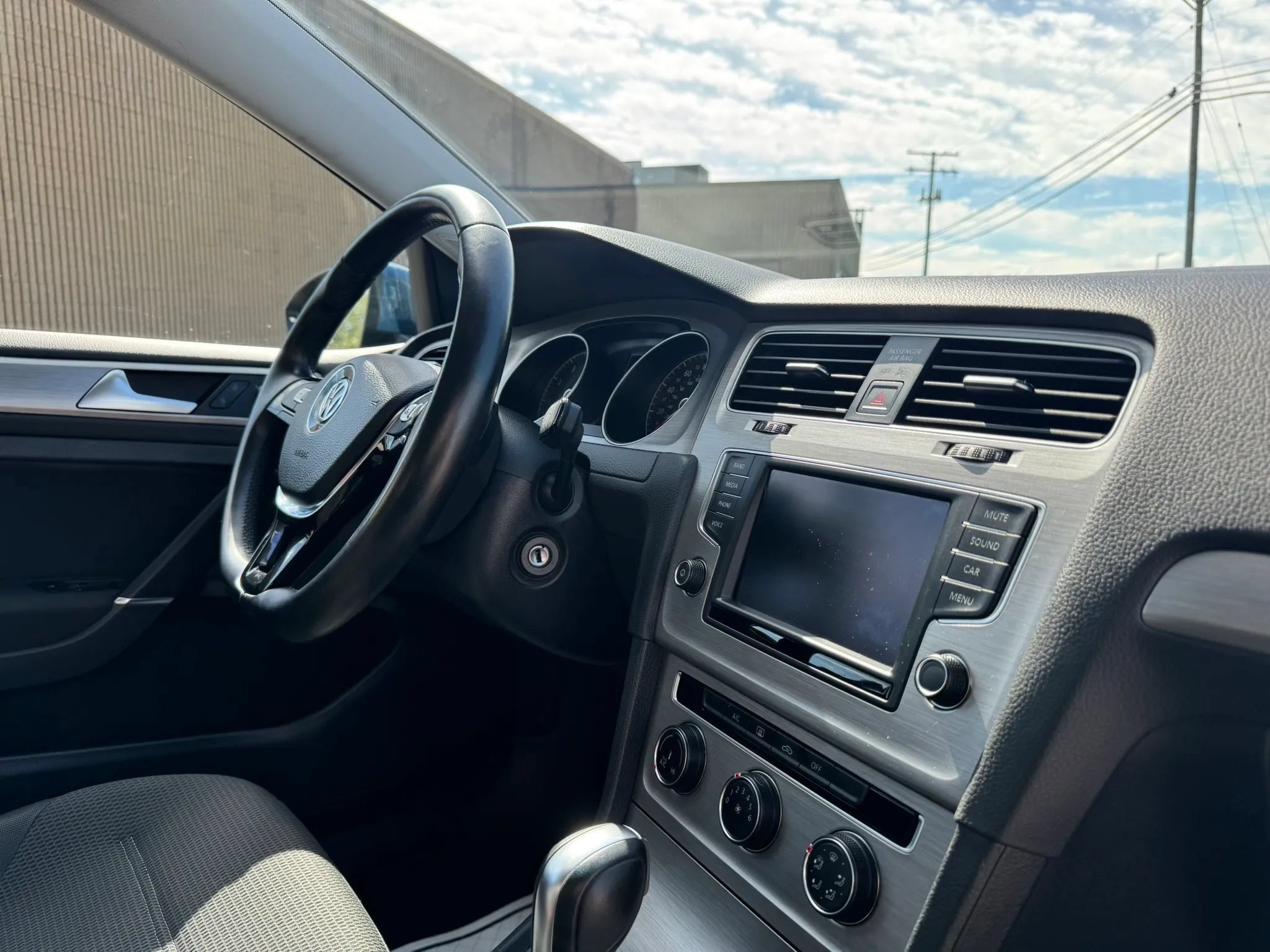 Used 2017 Volkswagen Golf SEL FWD image 26
