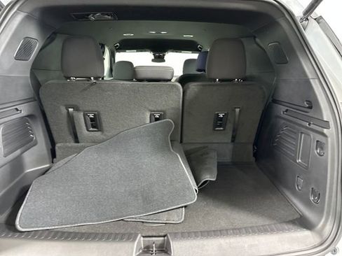 Used 2025 Chevrolet Traverse LT image 26
