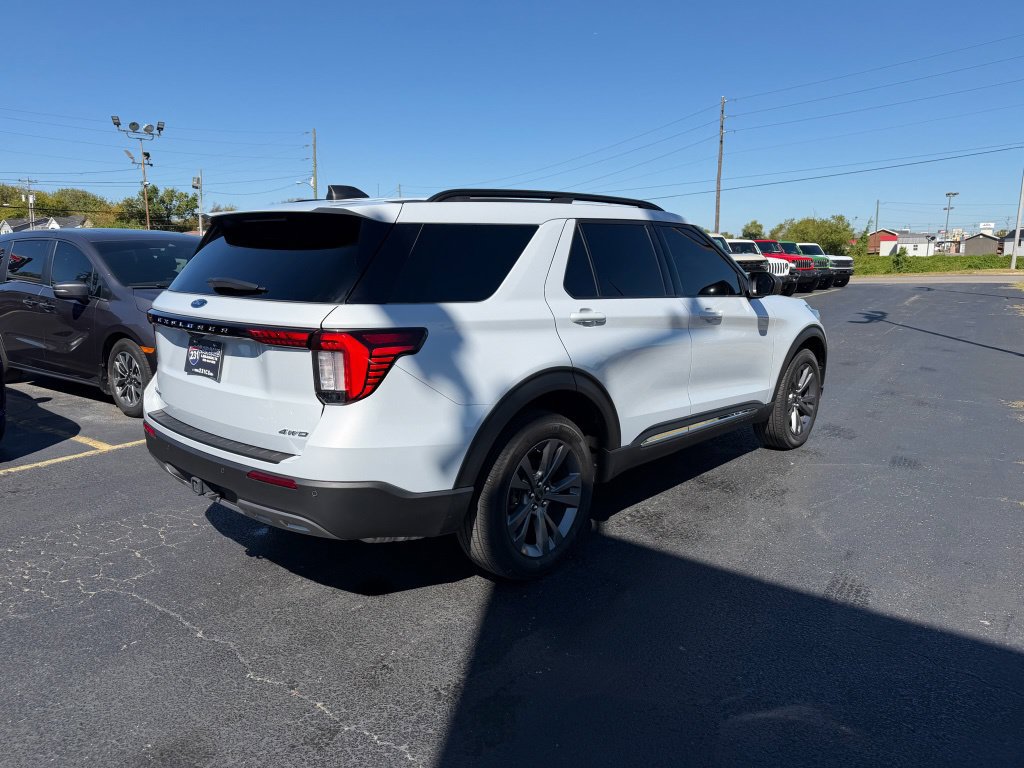Used 2025 Ford Explorer Active w/ Active Comfort Package AWD/4WD image 3