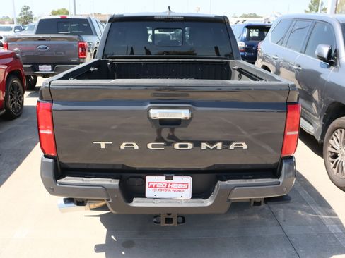 Used 2025 Toyota Tacoma Limited image 9