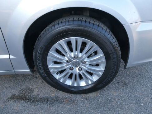 Used 2011 Chrysler Town & Country Touring-L w/ Entertainment Group #2 image 32