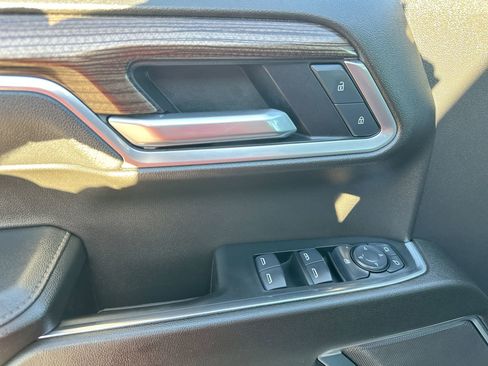 Used 2025 Chevrolet Silverado 1500 LT AWD/4WD image 13