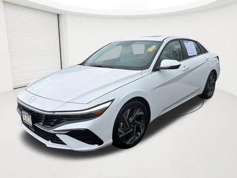Certified 2025 Hyundai Elantra Limited FWD image 1