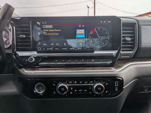 Used 2024 GMC Sierra 1500 Elevation image 14