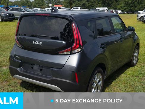 Used 2025 Kia Soul LX w/ LX Technology Package FWD image 3
