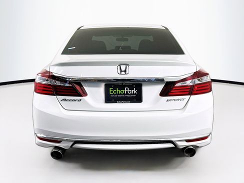 Used 2017 Honda Accord Sport image 7