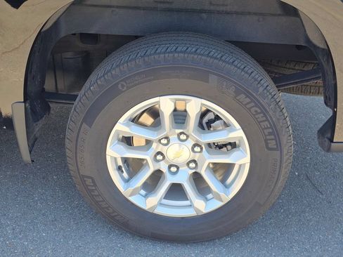 Used 2025 Chevrolet Silverado 1500 LT AWD/4WD image 9
