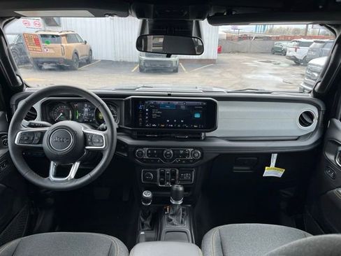 Used 2025 Jeep Wrangler Unlimited Sahara w/ Safety Group AWD/4WD image 37