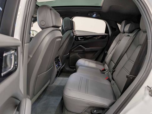 Used 2023 Porsche Cayenne Coupe image 18