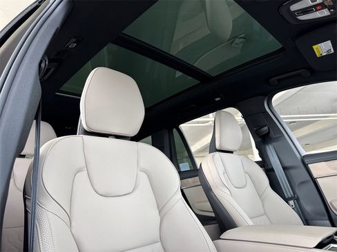 New 2026 Volvo XC90 T8 Plus image 17