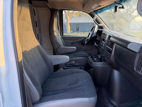 Used 2025 Chevrolet Express 2500 w/ Driver Convenience Package image 12