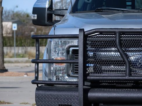 Used 2019 Ford F350 XLT w/ XLT Premium Package image 5