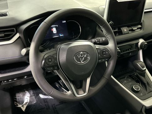 Used 2024 Toyota RAV4 SE image 18