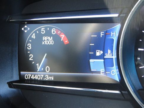 Used 2018 Ford Explorer XLT w/ Equipment Group 202A image 23