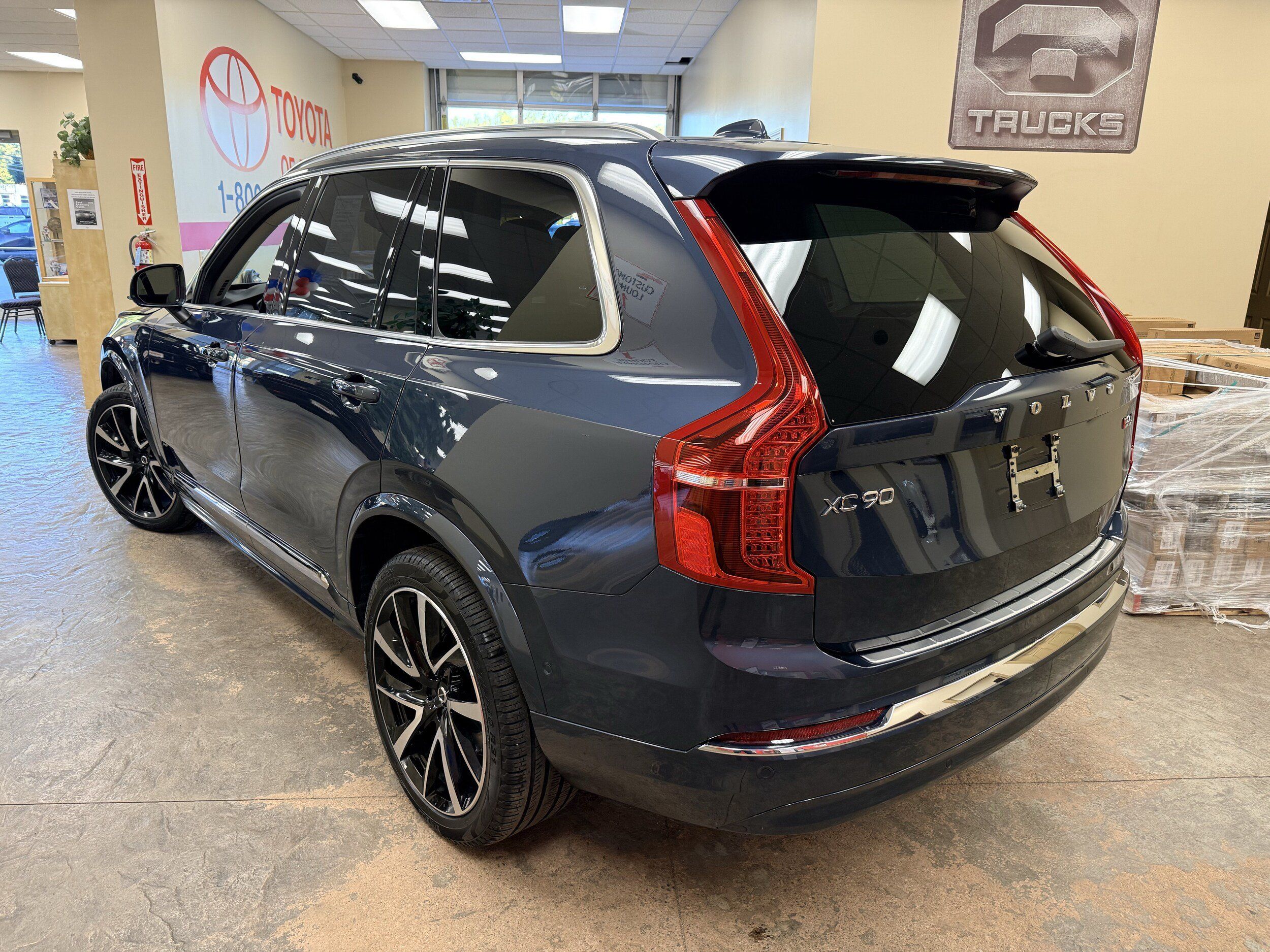 Used 2025 Volvo XC90 B6 Plus w/ Protection Package Premier AWD/4WD image 23