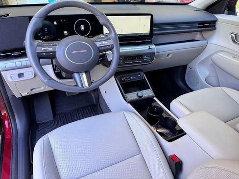 Used 2025 Hyundai Kona Limited FWD image 2