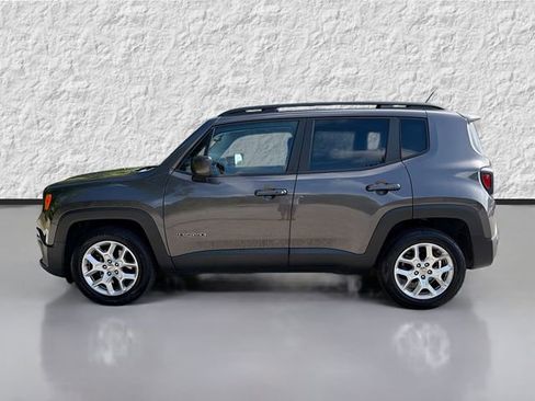 Used 2017 Jeep Renegade Latitude w/ Popular Equipment Group FWD image 6