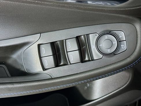 Used 2025 Buick Encore GX Sport Touring FWD image 17