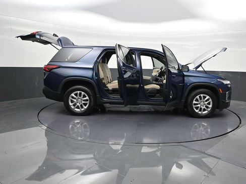 Used 2023 Chevrolet Traverse LS FWD image 32