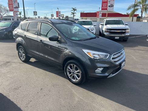 Used 2018 Ford Escape SE image 9
