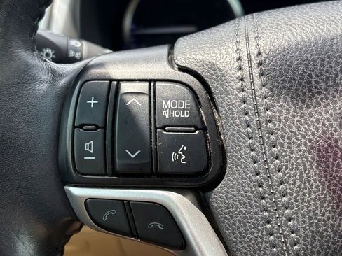 Used 2019 Toyota Highlander XLE FWD image 20