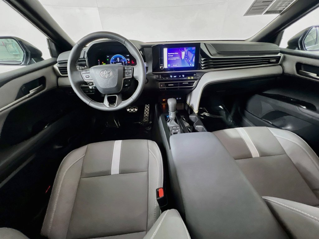 Used 2026 Toyota Camry SE FWD image 27
