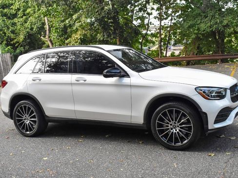 Used 2022 Mercedes-Benz GLC 300 4MATIC w/ AMG Line image 11