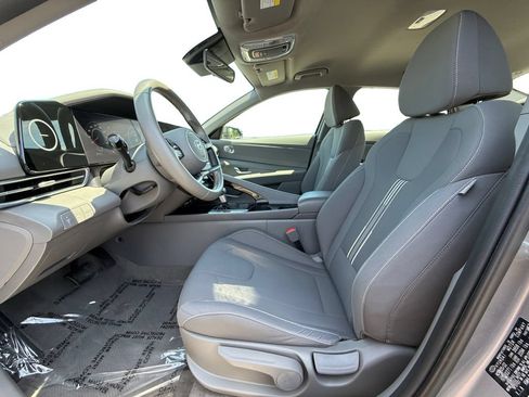 Used 2023 Hyundai Elantra SEL w/ Convenience Package FWD image 9