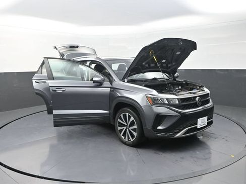 Used 2022 Volkswagen Taos SE AWD/4WD image 29