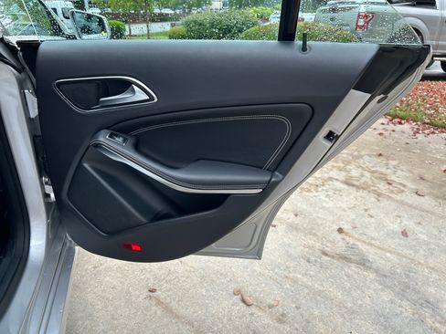 Used 2019 Mercedes-Benz CLA 250 image 40