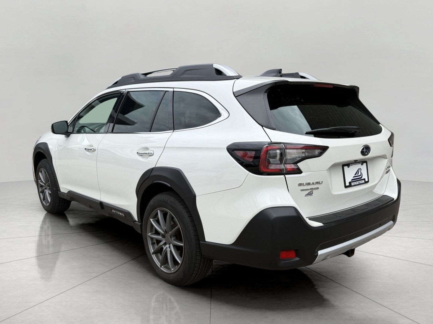 Used 2023 Subaru Outback Touring AWD/4WD image 10