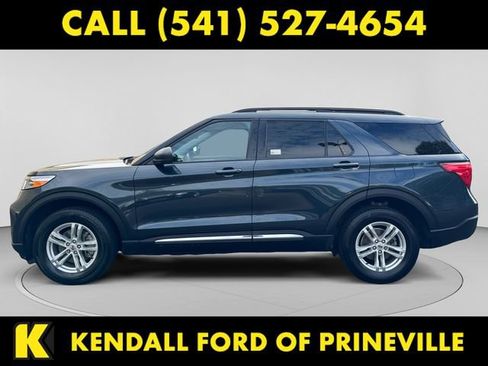 Used 2023 Ford Explorer XLT AWD/4WD image 2