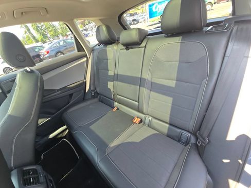 Used 2023 Volkswagen Taos SE w/ Panoramic Sunroof Package AWD/4WD image 17